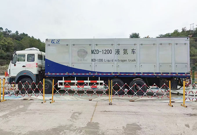 膜制氮机组施工现场