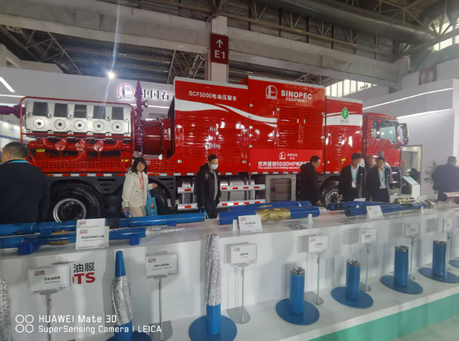 江汉四机厂成功研制全球首台智能5000HP纯电驱动压力泵车!